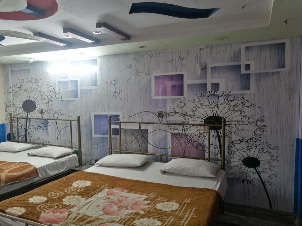 Hajveryinn_Hotel Lahore Exteriör bild